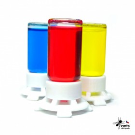 Tři různé barvy v napáječkách Premium.